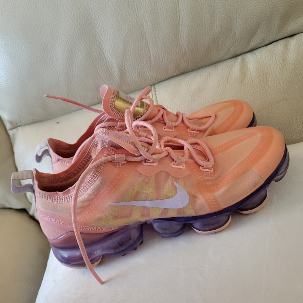 Nike Air VaporMax Plus Pink Sneakers